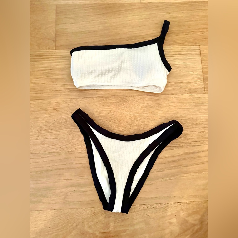 L*space Bikini white with black trim size M